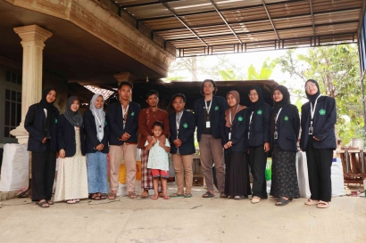 Kunjungan dan Kontribusi Mahasiswa KKM 102 UIN Malang pada UMKM Tusuk Satu di Dusun Simpar