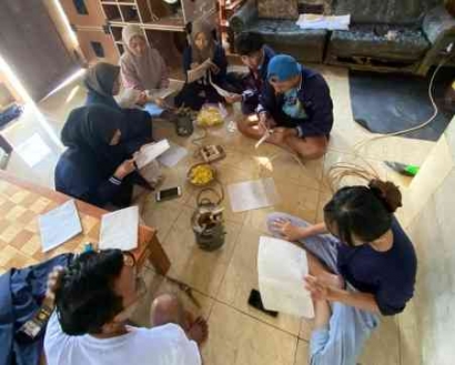 Mahasiswa KKN UMD Kelompok 10 UNEJ Turut Serta Mengembangkan Potensi Batik Desa Bukor, Kecamatan Wringin, Kabupaten Bondowoso