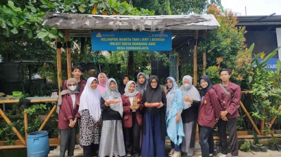 Pendampingan Produk UMKM Jamur Crispy dan Sate Jamur di Desa Kondangjaya Bersama Mahasiswa KKN Unsika