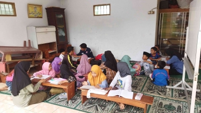KKN-T Kelompok 4 UNIRA Malang Luncurkan Program Bimbel Gratis di Desa Jambuwer Untuk Tingkatkan Potensi Pendidikan Anak-Anak Setempat