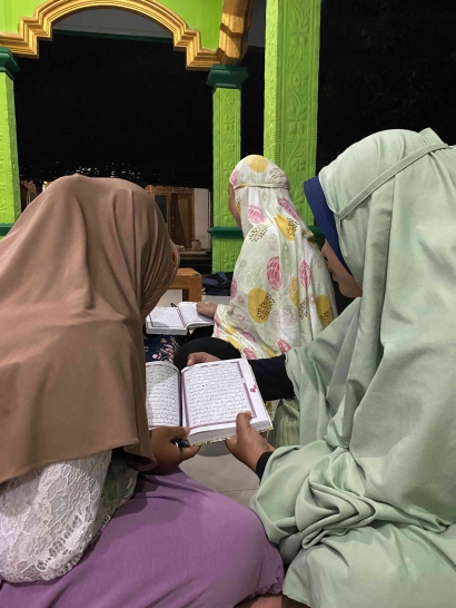 Pendampingan Belajar Al-Qur'an di Mushola Nurul Hidayah Karangkepuh bersama Mahasiswa Kkn-T Kelompok 42 Universitas PGRI Madiun