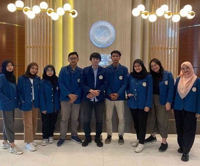 Mahasiswa KKN-BBK 3 UNAIR Maksimalkan Potensi UMKM di Lidah Kulon Melalui Inisiatif GoBiz dan Penyuluhan Digital Marketing