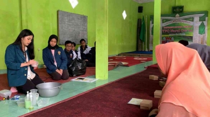 Alih-Alih Dibuang, Mahasiswa KKN UNDIP Ajak Masyarakat Manfaatkan Minyak Jelantah Menjadi Bahan Pembuatan Sabun Cair