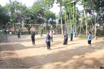 Volly dan Senam: Harmoni Aktivitas Fisik-Fisik Warga Dusun Ngijo, Kendal, Ngawi