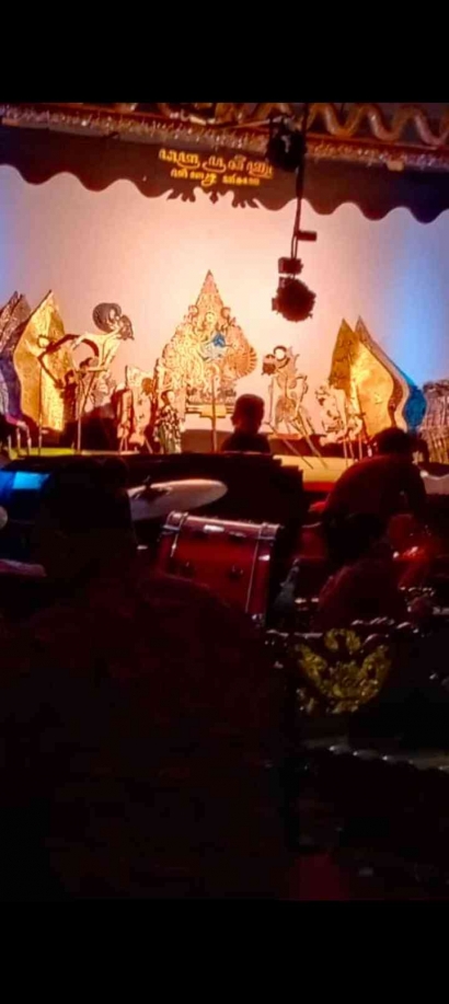 Pertunjukan Wayang Kulit Lakon di SMA Stella Duce 2 Yogyakarta