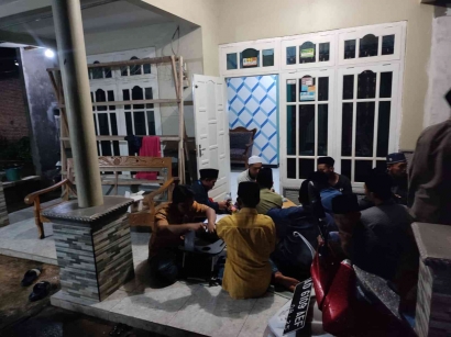 Pemeriksaan Gula Darah Gratis oleh Mahasiswa KKM UIN Malang Adhisa