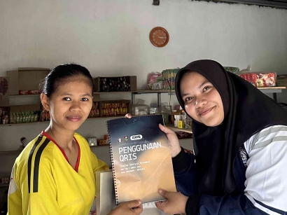 Pengoptimalisasian Digitalisasi Ekonomi: Mahasiswa KKN UNDIP Mendorong Utilisasi QRIS pada UMKM di Desa Kalangan