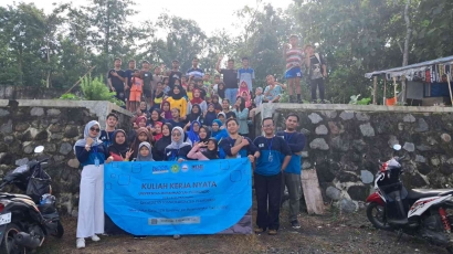 Gelar Jalan Sehat Gembira Bersama Warga Dusun Sumbuh Desa Kebongunung