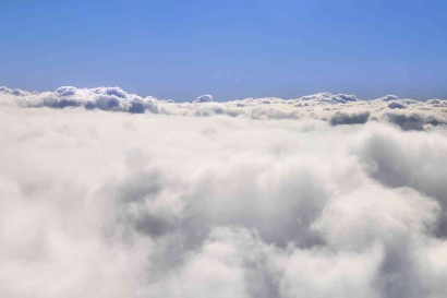 Permadani Langit, Bumi Berkelambu