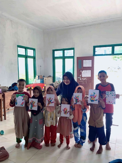 Dukung Semangat Belajar, Mahasiswa KKN Universitas Lampung Adakan Bimbingan Belajar Gratis