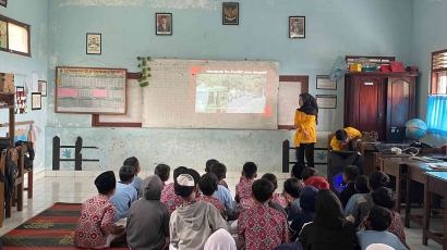 Mewujudkan Lingkungan Sekolah Sehat dan Aman: KKN Untidar Melakukan Inovasi Pembelajaran di Luar Kelas di SD Negeri Dampit