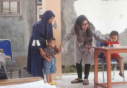 KKM UIN Malang Kelompok 210 Melaksanakan Sub PIN Polio Serentak di Desa Petungsewu Sebagai Bentuk Pencegahan Penyakit Polio