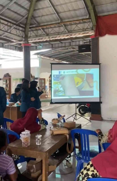 Program Pengenalan UMKM Keripik Lele dan Selai Kacang Oleh Mahasiswa KKN Universitas Diponegoro