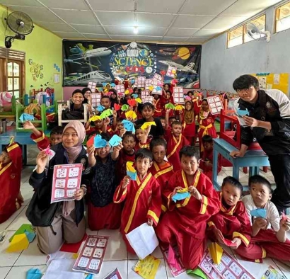 Pelatihan Peningkatan Kreativitas Anak dengan Belajar dan Bermain Melipat Kertas Khas Jepang (Origami)
