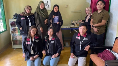 Pengabdian Mahasiswa Universitas Muhammadiyah Malang Kelompok 11 Mitra Dosen: Membuka Jalan Menuju Pemasaran Optimal  UMKM Khaifa Craft