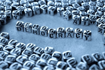 Demokrasi dan Partai Politik: Jauh Tak Tersentuh, Dekat Tak Didengar