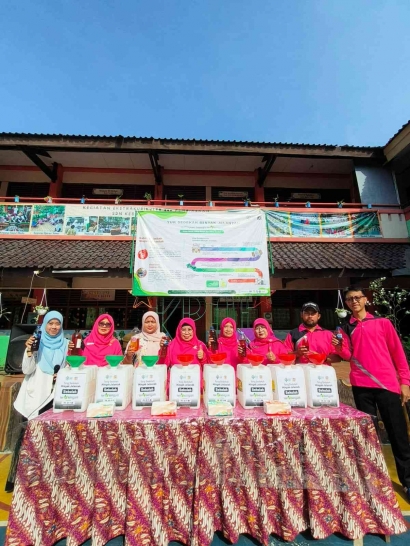 "Minyak Jelantah Jadi Biodiesel" Program Sekolah Tersenyum di SDN Kebon Pala 01 Pagi Jakarta Timur