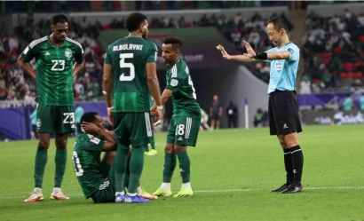 Kontroversi Wasit dalam Piala Asia 2023, Blue Card dan Keputusan Aneh Lainnya