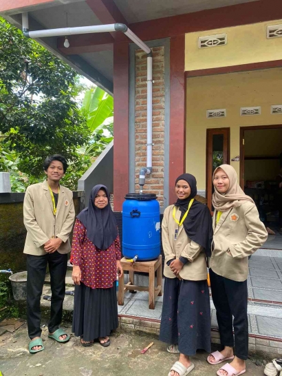 Mahasiswa KKN UGM Ciptakan Solusi Inovatif dengan Teknologi Rainwater Harvesting Sederhana untuk Rumah Tangga