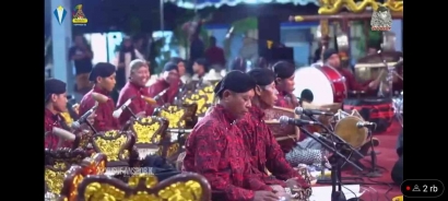 Pelestarian Budaya Jawa untuk Memperingati Puncak Lustrum VII SMA Stella Duce 2 Yogyakarta