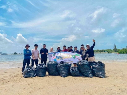 Muda-Mudi Bersatu di Pantai Ancol, Berbagi Cinta untuk Lingkungan