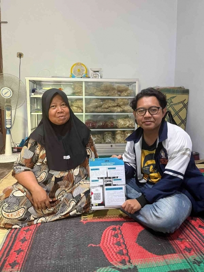 Mahasiswa KKN UNDIP Lakukan Pelatihan Penggunaan Sistem Pembayaran Cashless sebagai Solusi Kemudahan Transaksi bagi UMKM di Desa Gembyang