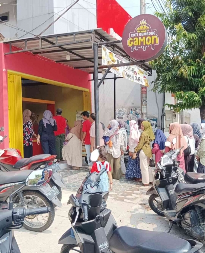 Anti Golput dengan Reward Roti Gembong Gamon Mewarnai Pemilu di Dolopo, Madiun