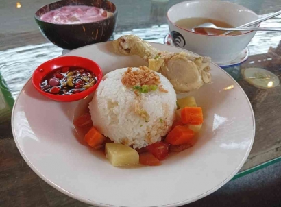 Menikmati Sop Ayam Klaten dengan Mindful Eating di Restoran Pinggir Kali