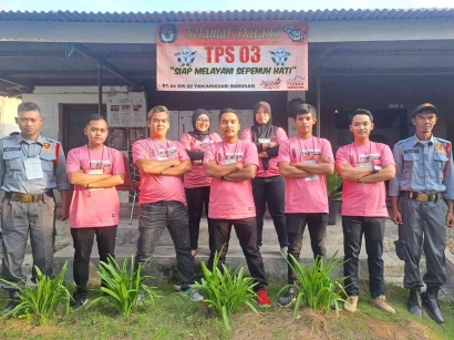 Hari Kasih Suara, Anggota KPPS TPS 003 Desa Barukan Menggunakan Pakaian Warna Pink