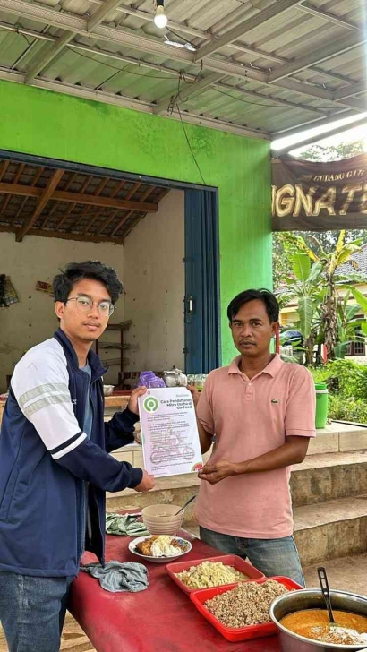 Mahasiswa KKN Universitas Diponegoro melakukan penyuluhan terkait E-Commerce di Desa Larikan