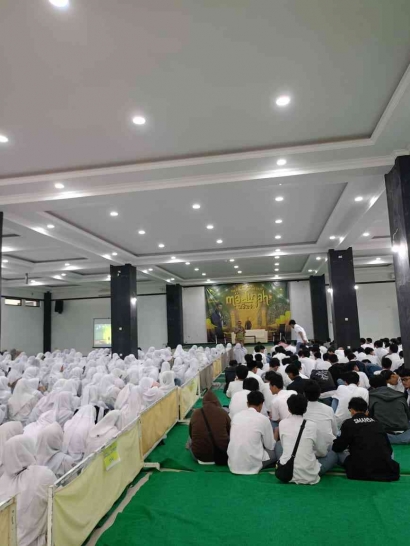 "MADINAH" Pelaksanaan Isro Miraaj di SMAN 1 Kota Bogor