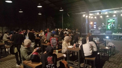 Makan Malam di Teras Sentani Banjaran Bandung yang Berkesan