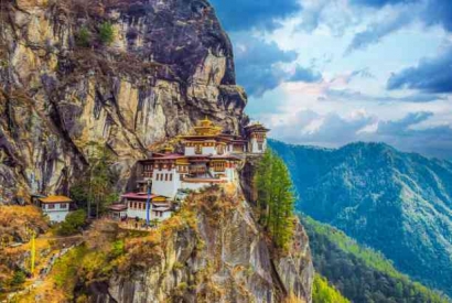 Bhutan: Keindahan Tersembunyi di Balik Kabut Himalaya