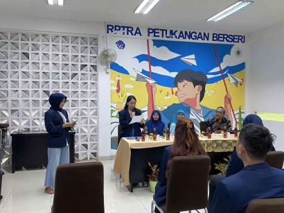 Upaya Peningkatan Kebersihan Prasarana dan Aktivitas Anak pada RPTRA Berseri oleh Kelompok KKN N2 Universitas Budi Luhur