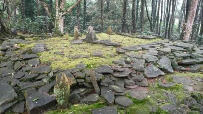 Situs Arca Domas: Situs Megalitikum Orang Kanekes yang Terletak di Kaki Gunung Salak