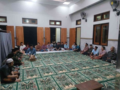 Tim KKN UNISNU Jepara bersama Pengurus Musholla Baitul Aminin Desa Telukwetan Gelar Peringatan Isra' Mi'raj