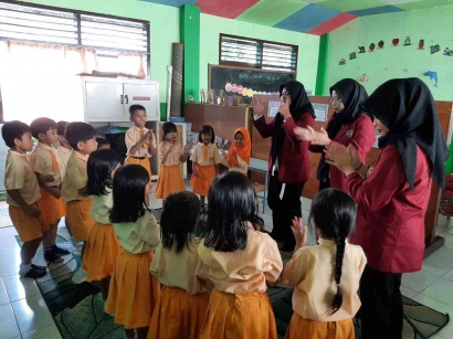 PMM Kelompok 83 UMM: Implementasi Fun Learning untuk Pengenalan Bahasa Asing di TK Dharma Wanita Persatuan 1 Desa Tegalgondo