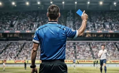 Mengulik Kartu Biru, Peraturan Baru di Dunia Sepakbola