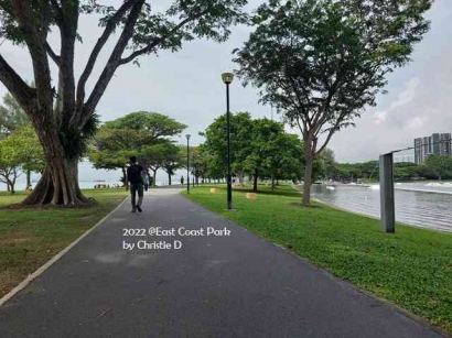 Taman Kota Terbesar di Singapore Tepi Pantai diatas Tanah Reklamasi "East Coast Park"
