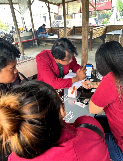 Pelatihan Sistem Pembayaran Digital pada "Warung Saung Roso" di Kota Batu oleh Mahasiswa Universitas Muhammadiyah Malang