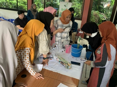 Kenalan dengan Ecofusion, Mahasiswa KKN-T Undip Ajak Masyarakat Menuju Kehidupan Ramah Lingkungan dengan DIY Sabun Eco Enzyme