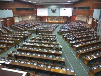 Proses Pembentukan Undang-Undang di Indonesia: Peran Mahkamah Konstitusi dan Partisipasi Publik