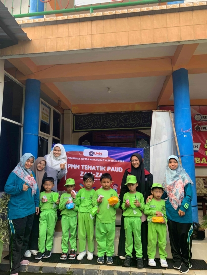 Mahasiswa PMM UMM Membumikan Kembali Permainan Tradisional Kepada Anak-Anak Di Paud Zamzam Blimbing Malang