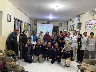 Sosialiasi kepada Warga RW 08 Kecamatan Blimbing Kota Malang terkait Berita Hoaks dan Penyadapan