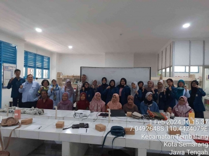 Mahasiswa KKN-T KHDTK Undip Lakukan Pelatihan Pengoperasionalan Alat Penyulingan dan Demonstrasi Produk Kepada Kelompok Tani