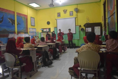 Mencegah Kecanduan Gawai Sejak Dini, PMM Kelompok 9 UMM Sosialisasikan Pengembangan Minat dan Bakat di SDN Jodipan Malang