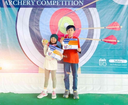 Adik Kakak, Rachel dan Rasya Peserta Didik SD Plus Al Ghifari Juara Lomba Panahan Antar Pelajar se-Bandung Raya
