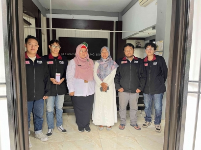 Inovasi Mahasiswa PMM UMM Digitalisasi Pelayanan Publik di Kelurahan Tunjungsekar