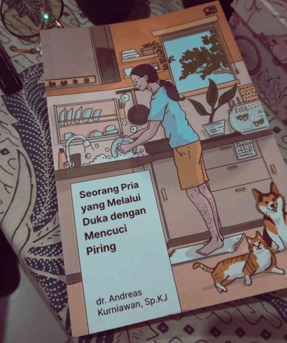 Sisi Lain dari Mencuci Piring di Buku 'Seorang Pria yang Melalui Duka dengan Mencuci Piring' karya dr. Andreas Kurniawan, Sp.KJ