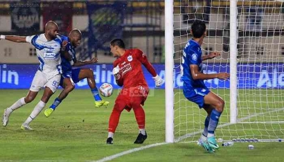 Persib Bandung Akhiri Puasa Kemenangan Setelah Hajar PSIS Semarang 3-0